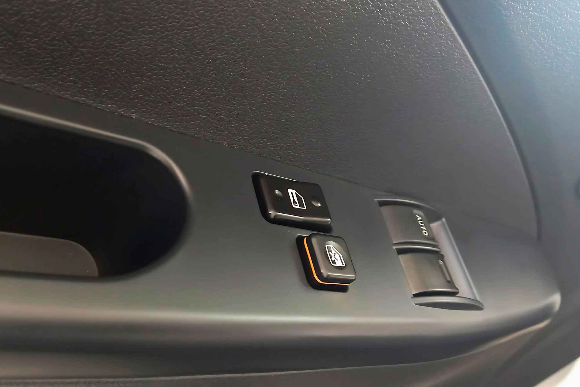 URIS-Slider-G5-PESTILLOS-ELECTRICOS-